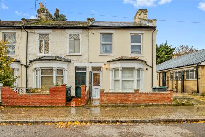 3 Bedroom End Of Terrace House To Rent In Scales Road, London, N17
