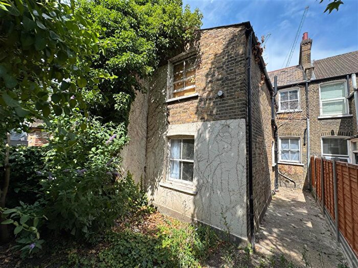 2 Bedroom Flat For Sale In Ethnard Road, Southwark, SE15