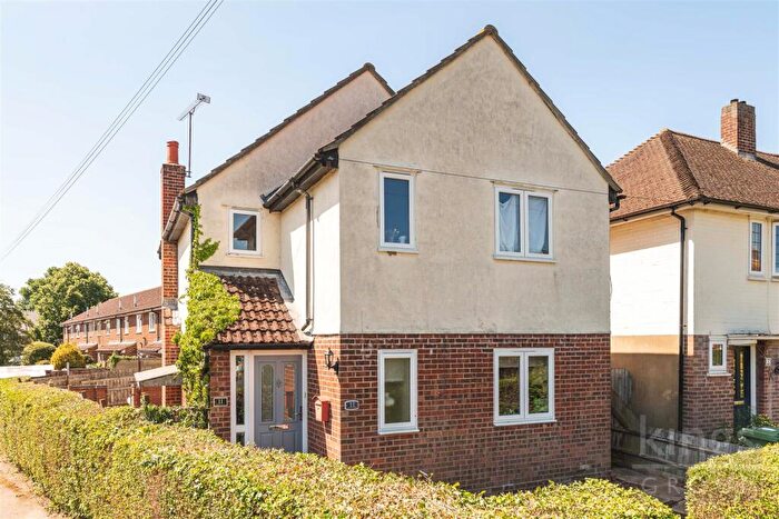 3 Bedroom Detached House For Sale In Grove Path, Cheshunt, Waltham Cross, EN7