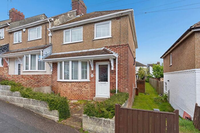 3 Bedroom End Of Terrace House For Sale In Kings Road, Elms Vale, CT17