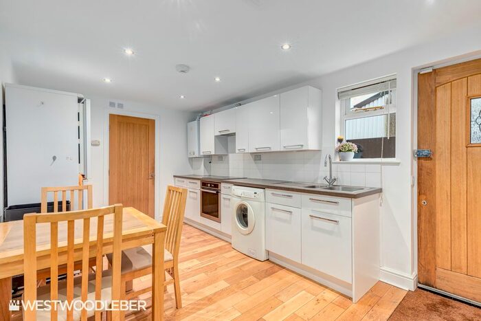 2 Bedroom Barn Conversion To Rent In Mangrove Lane, Hertford, SG13