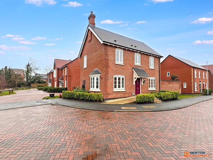 3 Bedroom Detached House For Sale In Hurley Place, Hugglescote, LE67