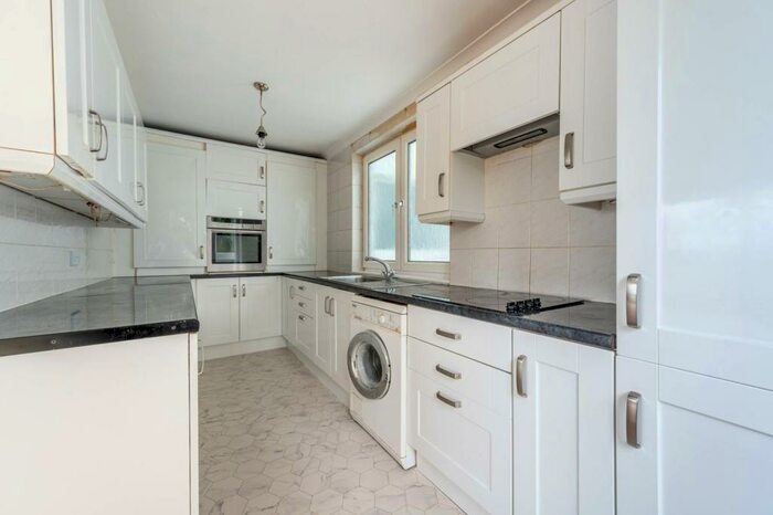 2 Bedroom Flat To Rent In Eaton Drive, Kingston, Kingston Upon Thames, KT2