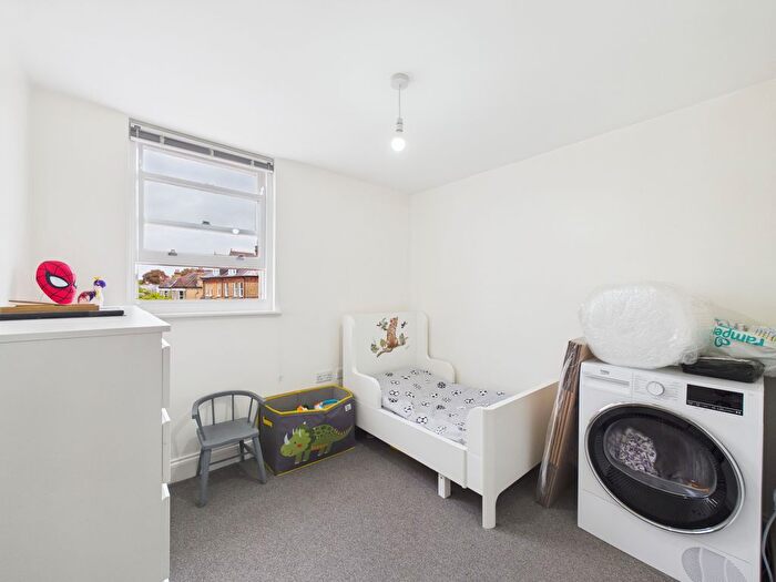 2 Bedroom Flat To Rent In A Manor Grove, Beckenham, Kent, BR3