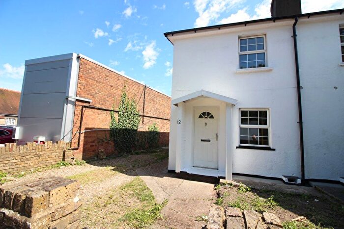 3 Bedroom Cottage To Rent In High Road, Bushey Heath, Bushey, WD23