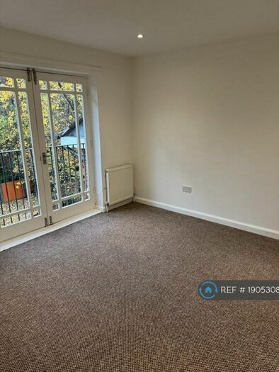 3 Bedroom Flat To Rent In Kirkdale, London, SE26