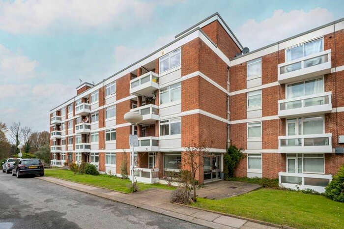 2 Bedroom Flat To Rent In Greystoke Court, Ealing, London, W5