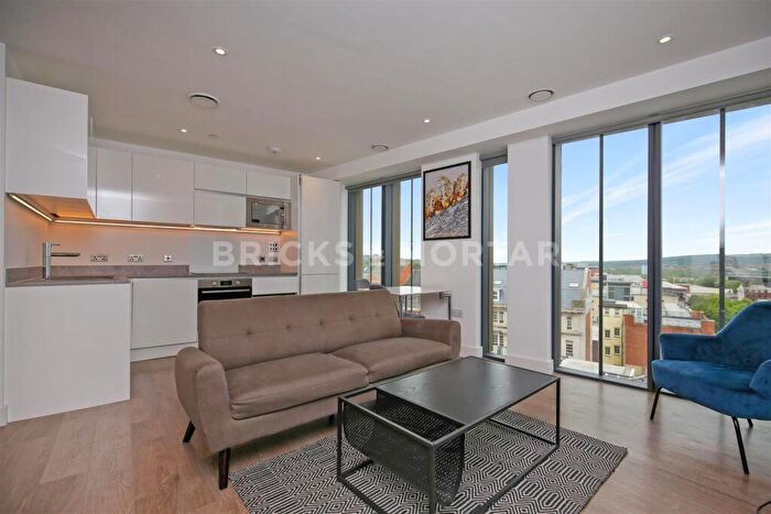 2 Bedroom Apartment To Rent In Hadrian's Tower, City Centre, Newcastle Upon Tyne, NE1