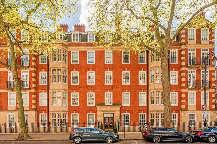 3 Bedroom Flat For Sale In Coleherne Court, Chelsea, SW5
