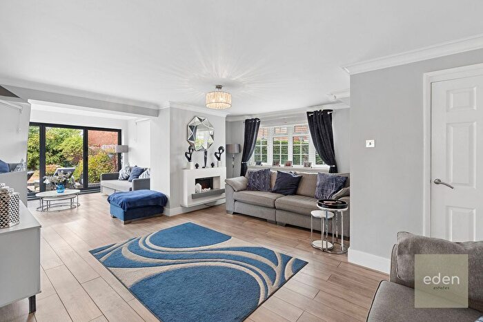 3 Bedroom Detached House For Sale In Austen Way, Larkfield, ME20