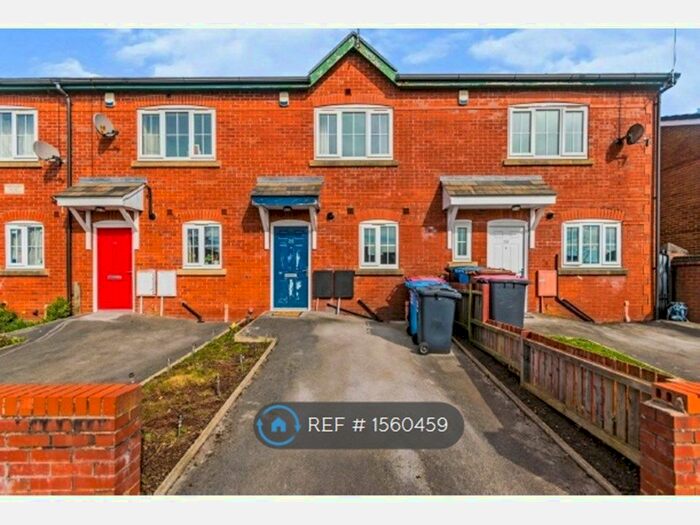 3 Bedroom Terraced House To Rent In Guy Fawkes Street, Salford, M5