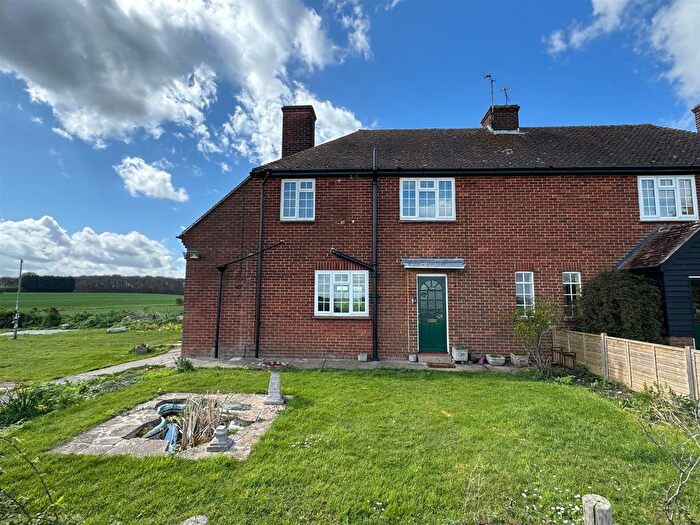 3 Bedroom Semi-Detached House For Sale In Belnor Avenue, Bobbing, Sittingbourne, ME9