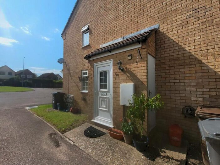 1 Bedroom Detached House To Rent In Providence Grove, Stevenage, Hertfordshire, SG1