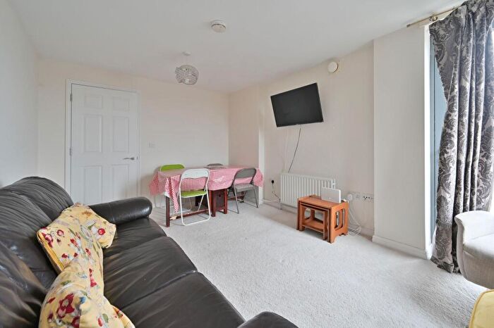 2 Bedroom Flat To Rent In Kenton Lane, Harrow, HA3