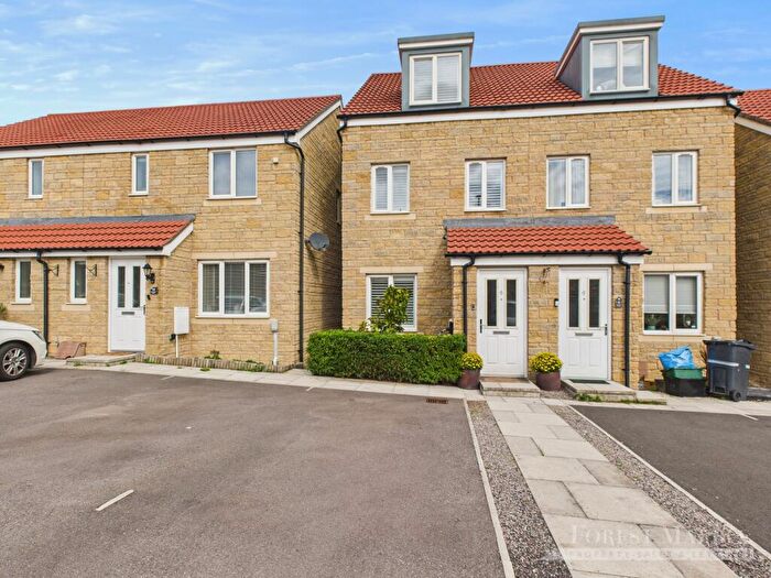 3 Bedroom Semi-Detached House For Sale In Burdock Road, Frome, BA11
