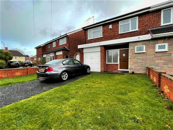 3 Bedroom Semi-Detached House To Rent In Broadwaters Road, Darlaston, Wednesbury WS10