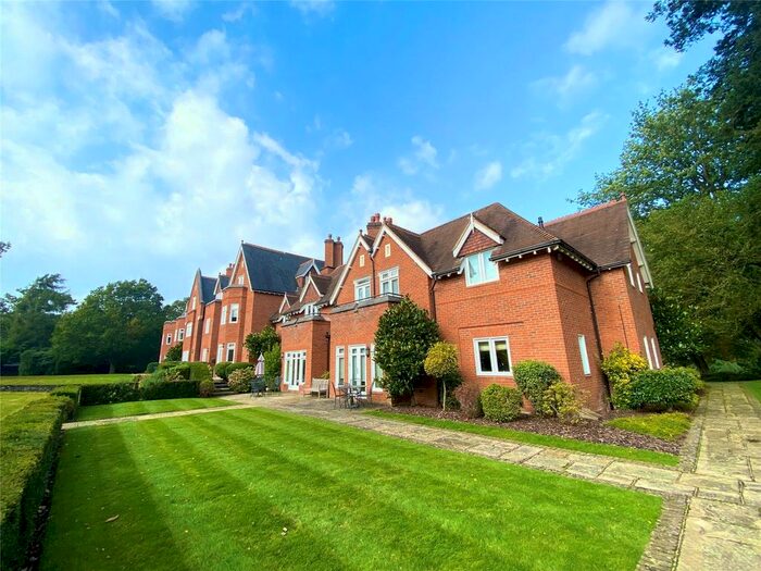 2 Bedroom Flat To Rent In North Court, The Ridges, Finchampstead, Wokingham, RG40