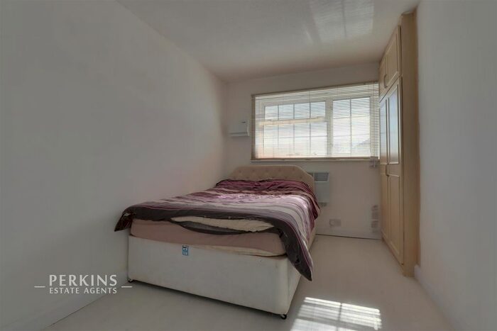 Studio To Rent In Swallow Drive, Northolt, UB5