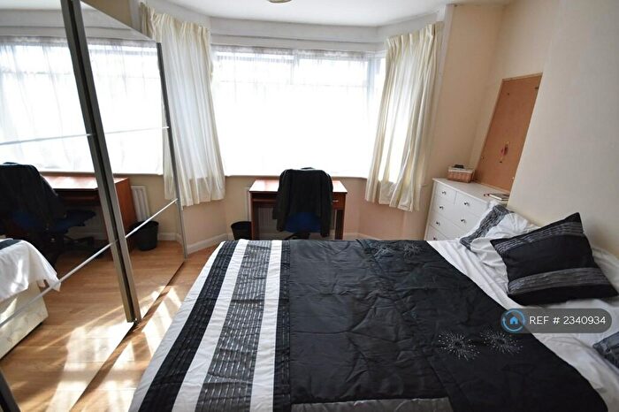 4 Bedroom Semi-Detached House To Rent In Burgess Road, Southampton, SO16