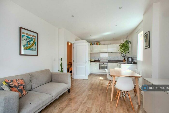 2 Bedroom Flat To Rent In Atkins Square, London, E8