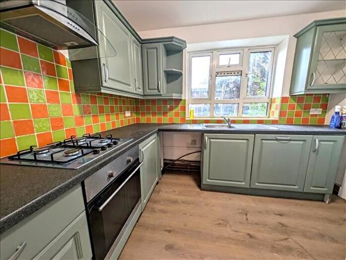3 Bedroom Flat To Rent In Haydons Road, Wimbledon, SW19