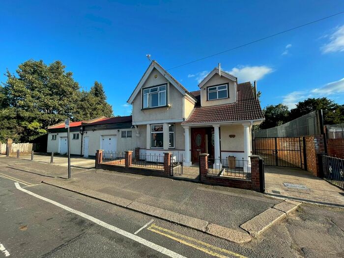 3 Bedroom Detached House To Rent In Witley Gardens, Southall, UB2