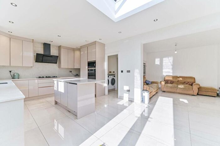 4 Bedroom Detached House To Rent In Hilldale Road, Sutton, SM1