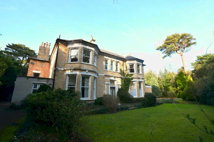 4 Bedroom Flat To Rent In Stirling Court, Manor Road, Bournemouth, BH1