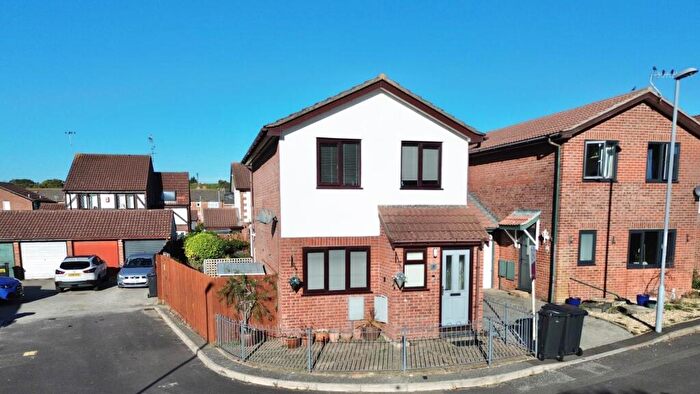 3 Bedroom Detached House For Sale In Brambling Close, Weymouth, DT3