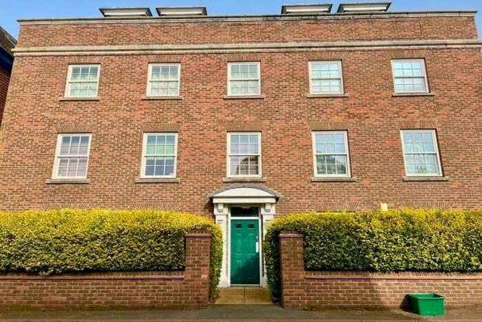 2 Bedroom Flat To Rent In Bank Street, Tonbridge, TN9