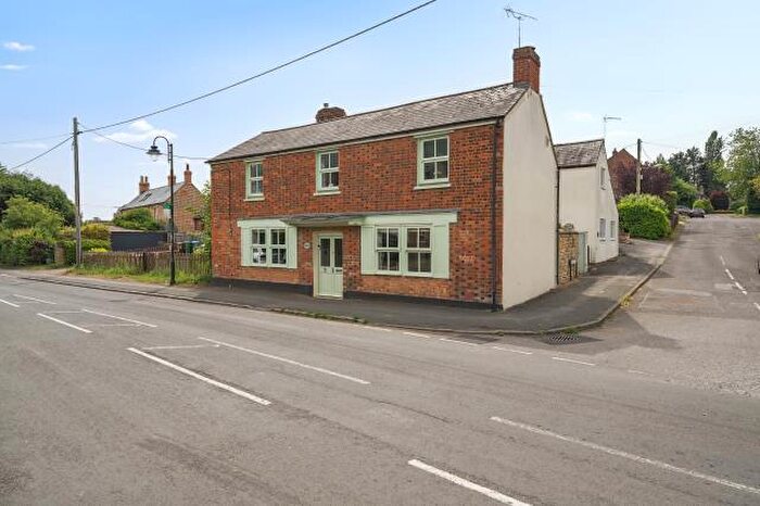 3 Bedroom Detached House For Sale In Main Street, Buckingham, MK18