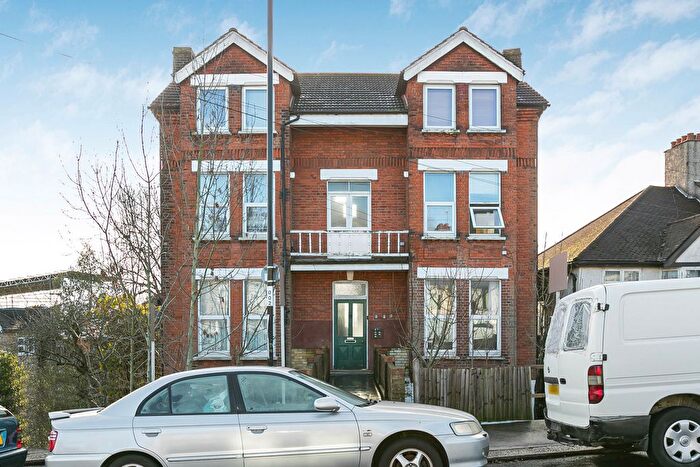 1 Bedroom Flat For Sale In Canham Road, London, SE25