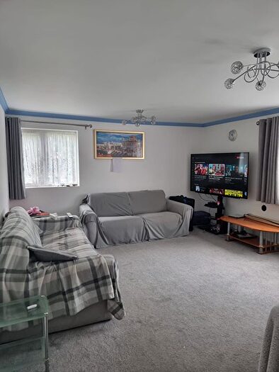 2 Bedroom Flat For Sale In Sandown Close, Hounslow, TW5