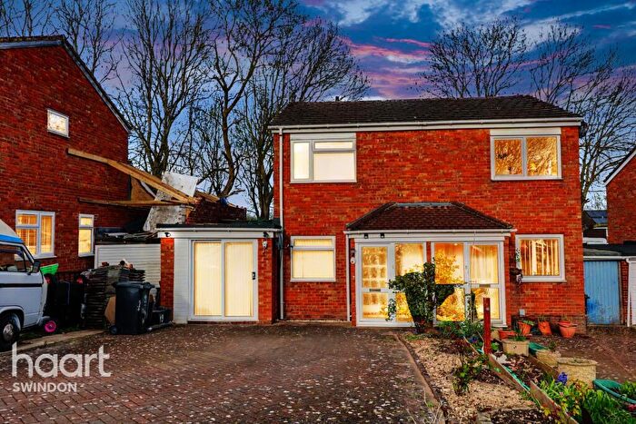 2 Bedroom Semi-Detached House For Sale In Colchester Close, Swindon, SN5
