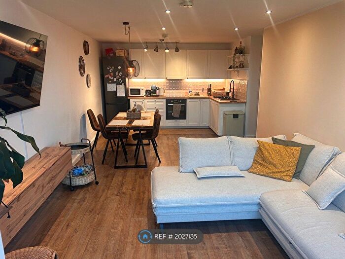 2 Bedroom Flat To Rent In Centrillion Point, Croydon, CR0