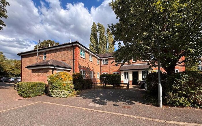 2 Bedroom Flat To Rent In Bryony Close, Loughton, IG10