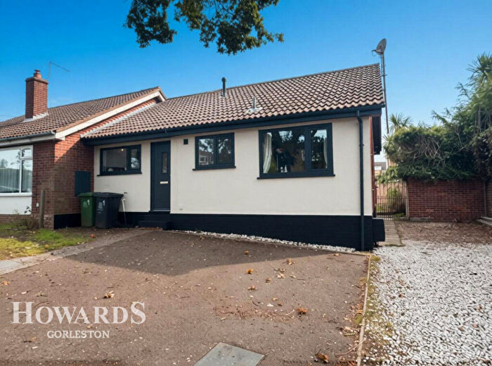 2 Bedroom Semi-Detached Bungalow For Sale In Oak Road, Gorleston, NR31
