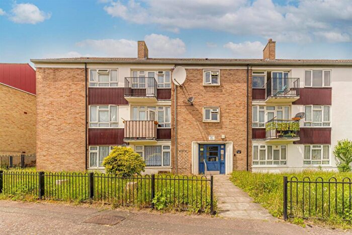 3 Bedroom Flat For Sale In Bouvier Road, Enfield, EN3