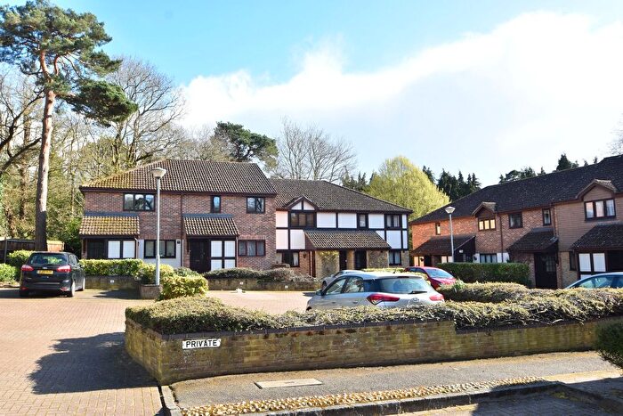 1 Bedroom Maisonette For Sale In Heathbridge, Brooklands Road, Weybridge, KT13