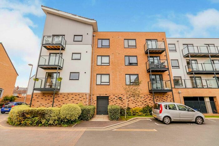 2 Bedroom Flat To Rent In Creek Mill Way, Dartford, DA1