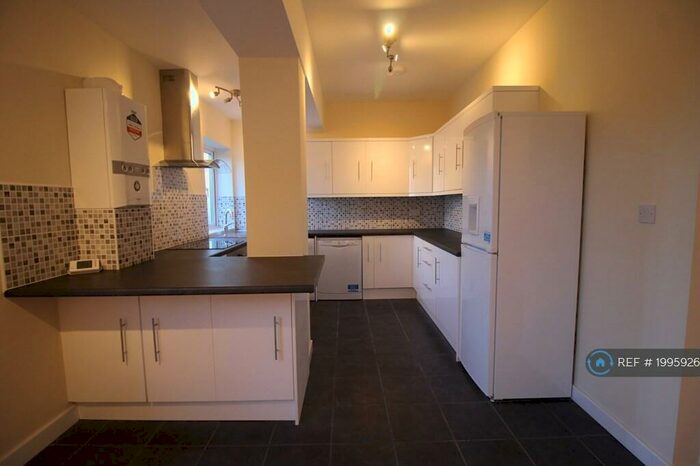 2 Bedroom Flat To Rent In Roberts Mews, Orpington, BR6