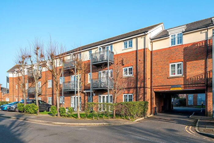 2 Bedroom Flat To Rent In Hemlock Close, London, SW16