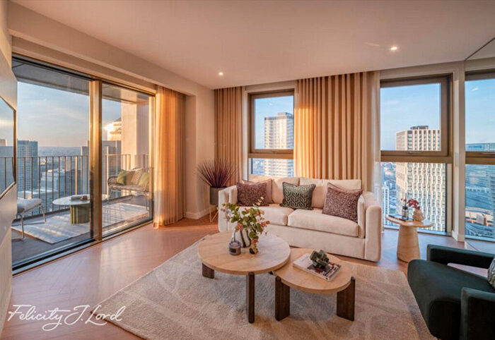 3 Bedroom Apartment For Sale In Landmark Square, London, E14