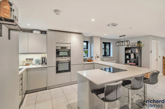 5 Bedroom Detached House For Sale In Cricklade Road, Highworth, Swindon, SN6