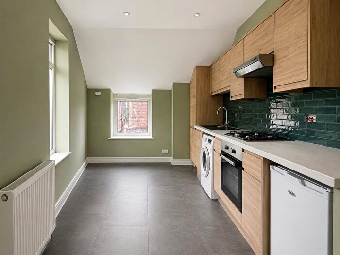 2 Bedroom Apartment To Rent In Taff Embankment, Grangetown, Cardiff, CF11