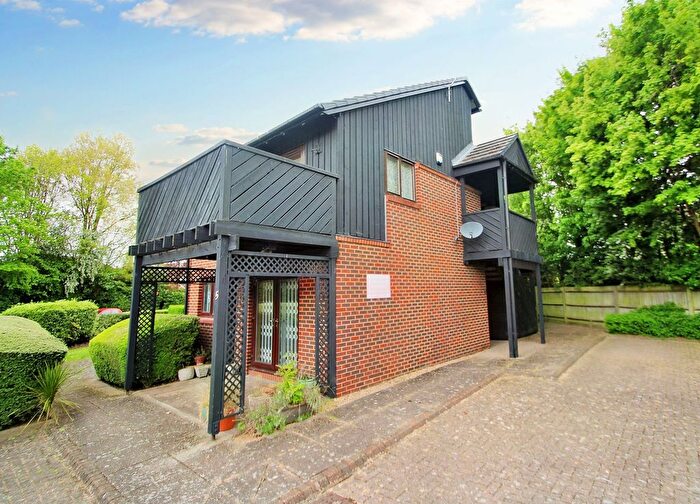 2 Bedroom Flat To Rent In West Quay Drive, Hayes, UB4