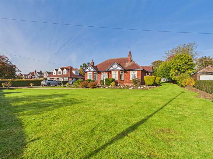 4 Bedroom Detached Bungalow For Sale In Ferriby High Road, North Ferriby, HU14