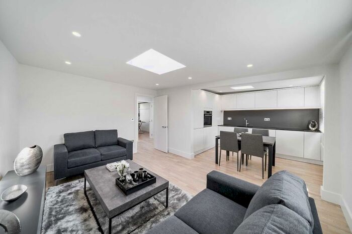 2 Bedroom Flat To Rent In Cromwell Crescent, London, SW5