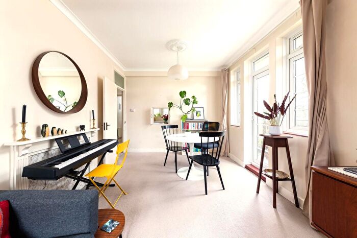 1 Bedroom Flat To Rent In Queens Drive, Alcock House Queens Drive, N4