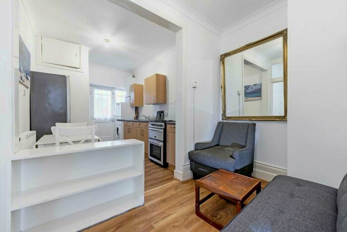 2 Bedroom Flat To Rent In Romilly Road, London, N4
